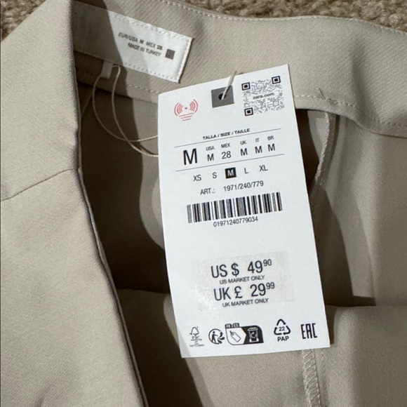 Zara Beige Skort with Gold Accent - Picture 2 of 4